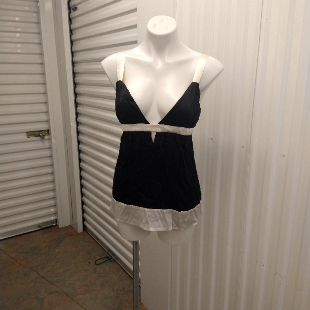 Bebe - Picture 2 of 9